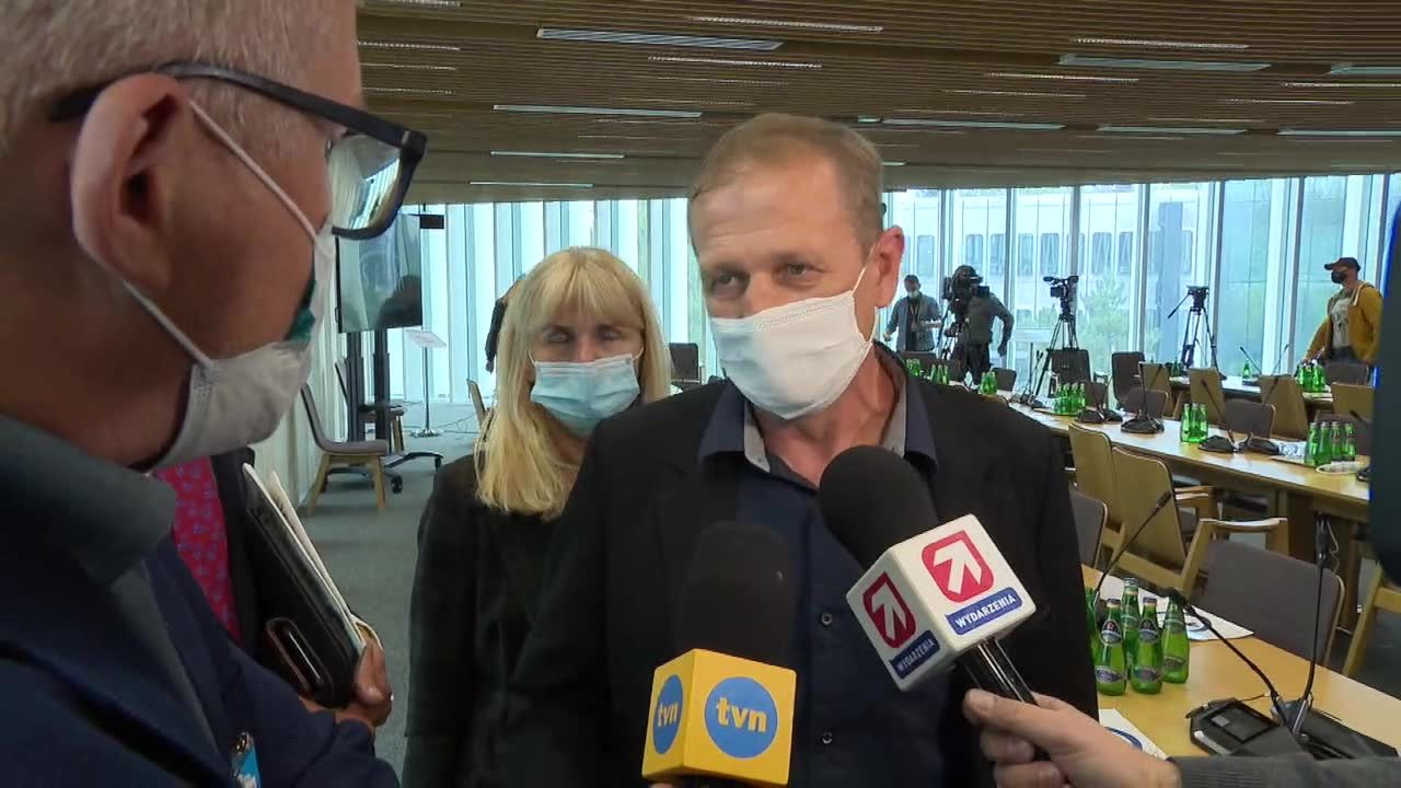 “Syn był tak silny, że kajdanki rozerwał”, “To skandal, że ci funkcjonariusze nie są zawieszeni”. Sejmowa komisja bada śmierć zatrzymanego w Lubinie