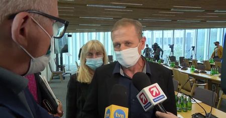 “Syn był tak silny, że kajdanki rozerwał”, “To skandal, że ci funkcjonariusze nie są zawieszeni”. Sejmowa komisja bada śmierć zatrzymanego w Lubinie