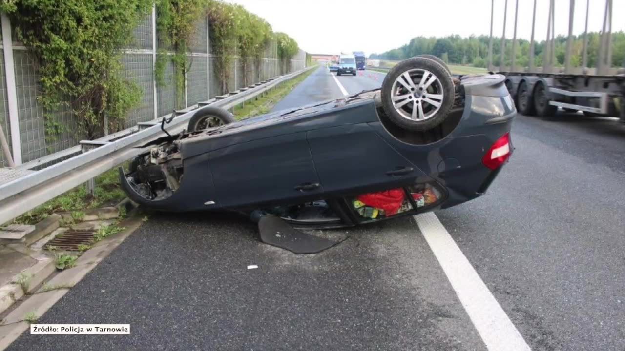 Przejechał kilkaset kilometrów bez postojów. Zasnął i dachował na autostradzie A4