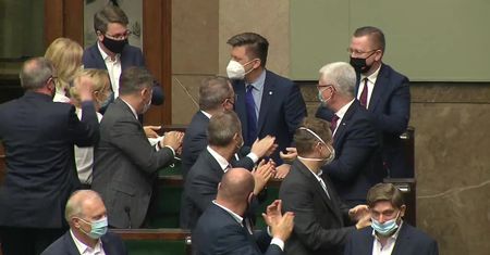 Sejmowa większość obroniła trzech ministrów i wicemarszałka.