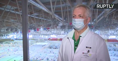 Szpital tymczasowy na największym krytym lodowisku w Moskwie może przyjąć nawet tysiąc pacjentów covidowych