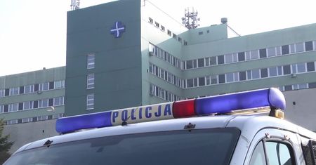 Zarzut usiłowania zabójstwa dla mężczyzny, który rzucał dzieckiem o ścianę. Chłopiec walczy o życie w szpitalu