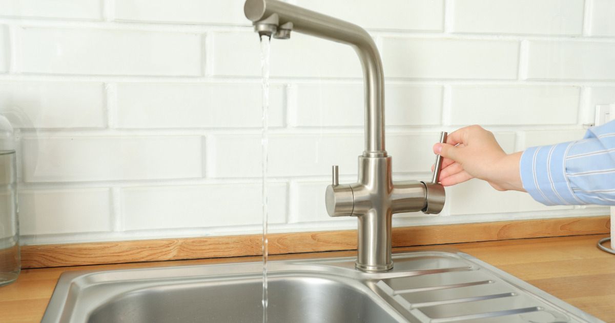 Jak oszczędzać wodę w kuchni - Pyszności; foto: Canva