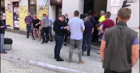 Oblał kwasem kolegę, śmiertelnie postrzelił pracownicę urzędu pracy. Napastnik z Pragi zatrzymany.