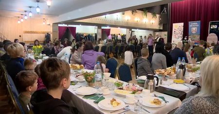 Wielkanocne śniadanie dla Ukraińców w Praszce. Prawosławni obchodzą święta