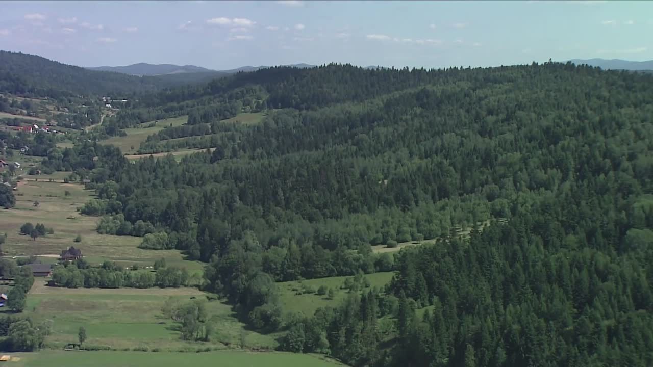 Jak przygotować się do górskiej wędrówki latem?