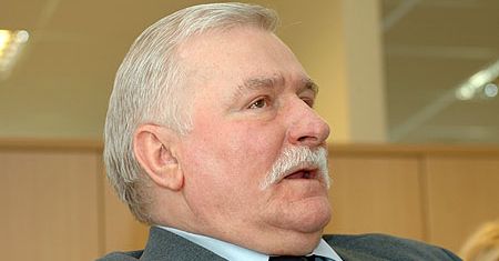 Lech Wałęsa operowany - rozrusznik zamiast przeszczepu?