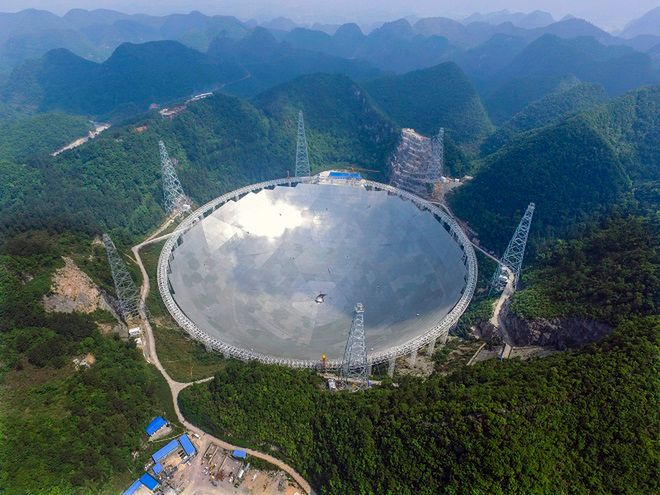 Największy radioteleskop na świecie - chiński FAST - już działa. Będzie poszukiwał pozaziemskich cywilizacji