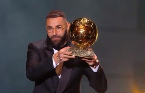 Karim Benzema ze Złotą Piłką
