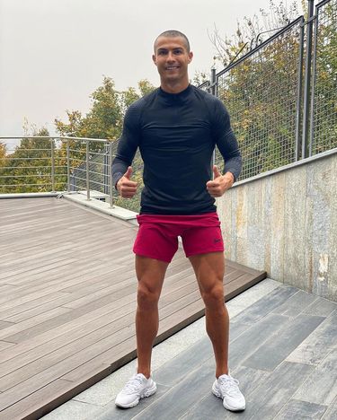 Łysy Cristiano Ronaldo na kwarantannie