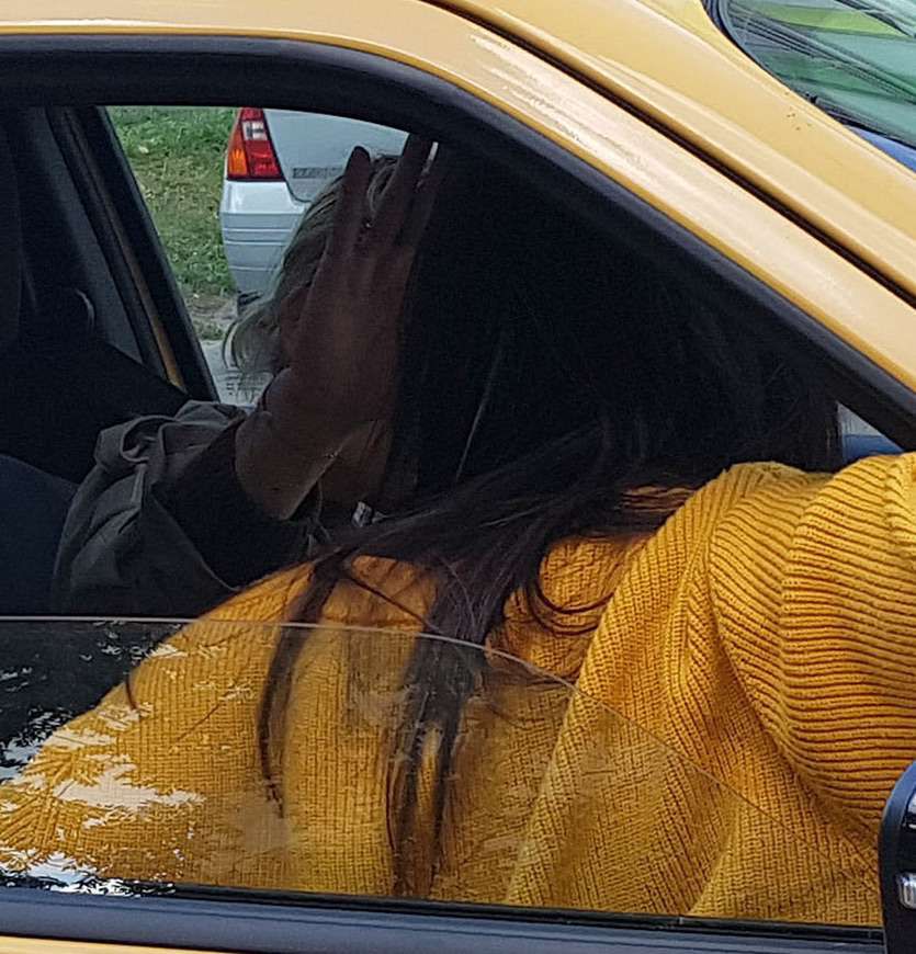 Marta Wierzbicka zasłaniała twarz przed paparazzi