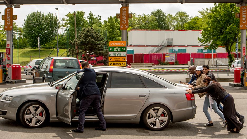 Stacja paliw w Lille.