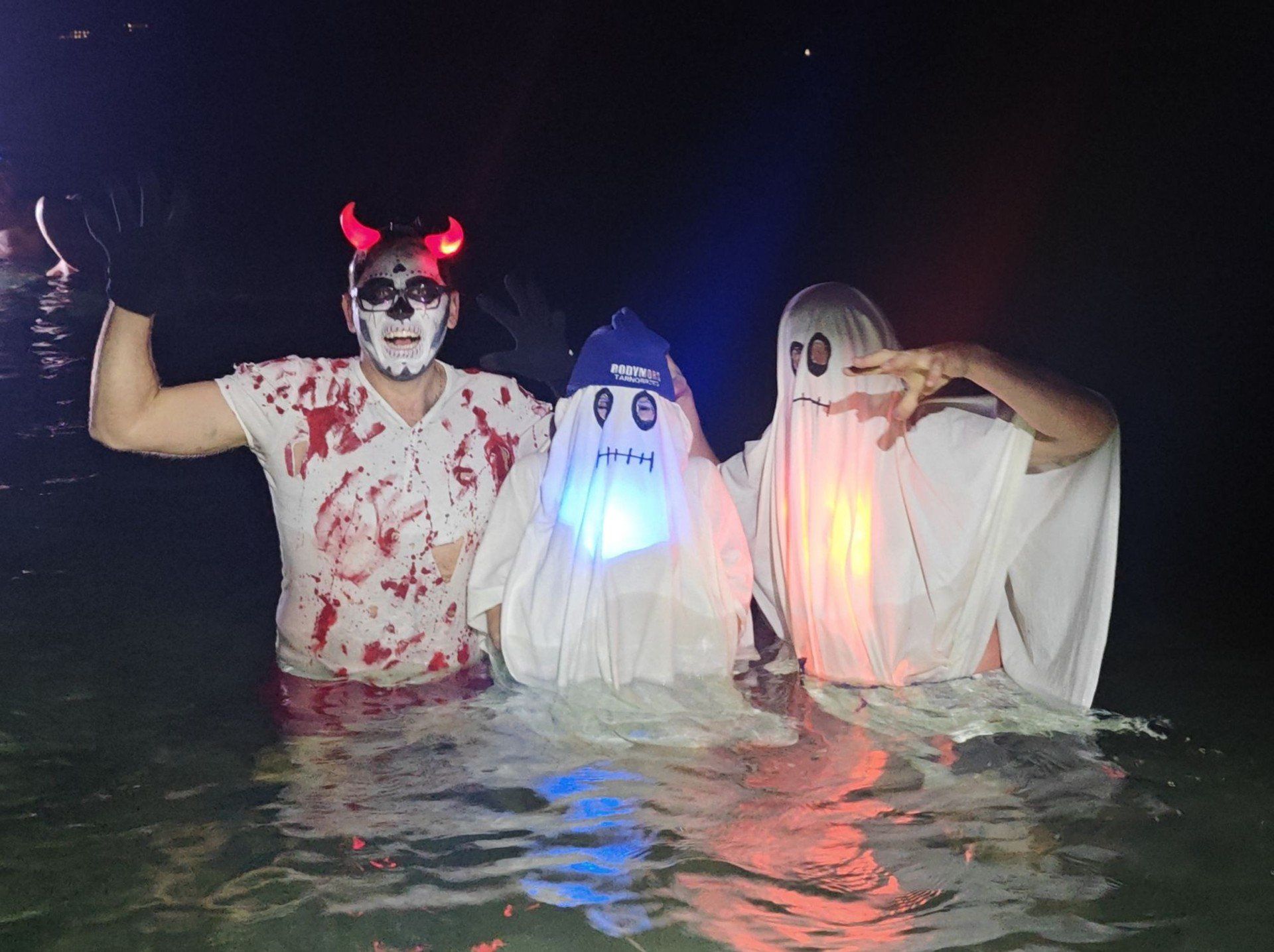 Halloweenowe morsowanie w Jeziorze Tarnobrzeskim