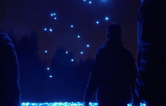 Intel urządza pokaz 500 świecących dronów, zapowiada nowy rodzaj reklam (wideo)