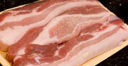Surowy boczek z żeberkami wieprzowymi