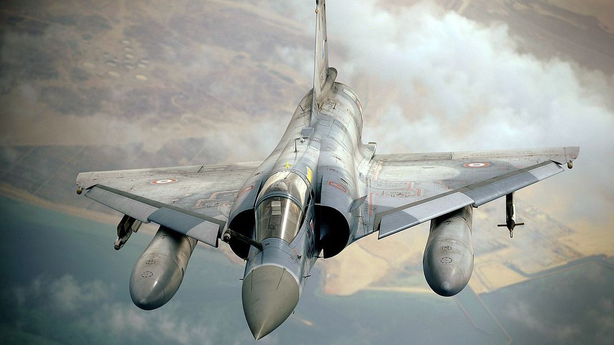 Mirage 2000 w barwach lotnictwa francuskiego, zdjęcie ilustracyjne