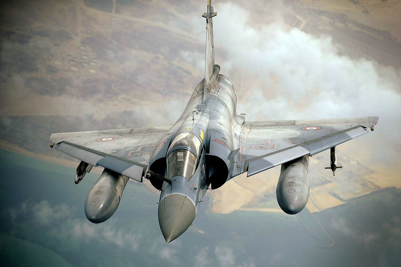 Mirage 2000 w barwach lotnictwa francuskiego, zdjęcie ilustracyjne
