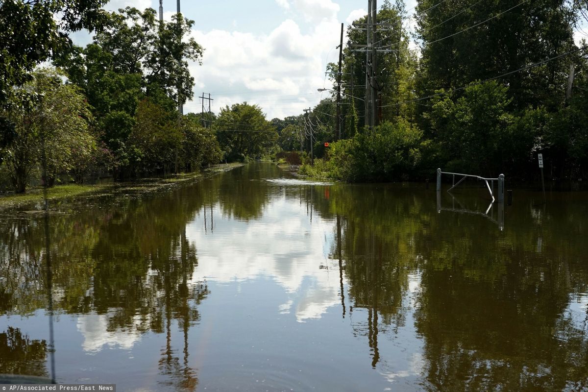 Rzeka Pearl zalała drogę wzdłuż Westbrook Road w północno-wschodnim Jackson. Powódź dotknęła wiele dzielnic, które znajdują się w pobliżu rzeki Pearl