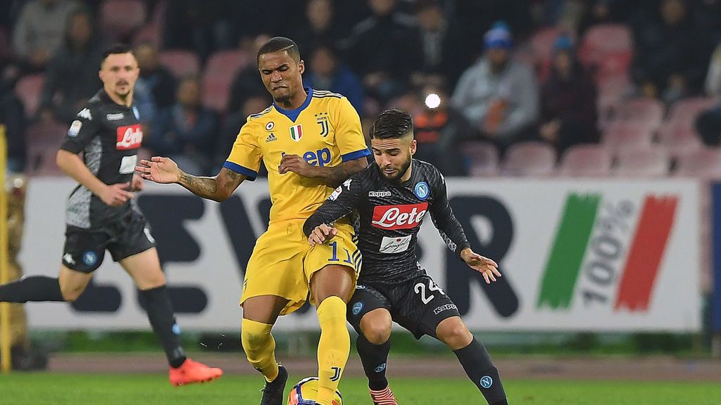 Douglas Costa (z lewej) i  Lorenzo Insigne (z prawej)