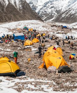 Mount Everest niczym wysypisko śmieci. Niechlubna pamiątka po wspinaczach 