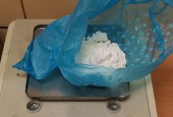 Warszawa. Amfetaminę ukrył pod fotelem samochodu. Grozi mu do 10 lat więzienia