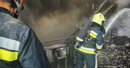 "Skala zniszczeń przerażająca". Spłonęła kluczowa elektrownia Ukrainy