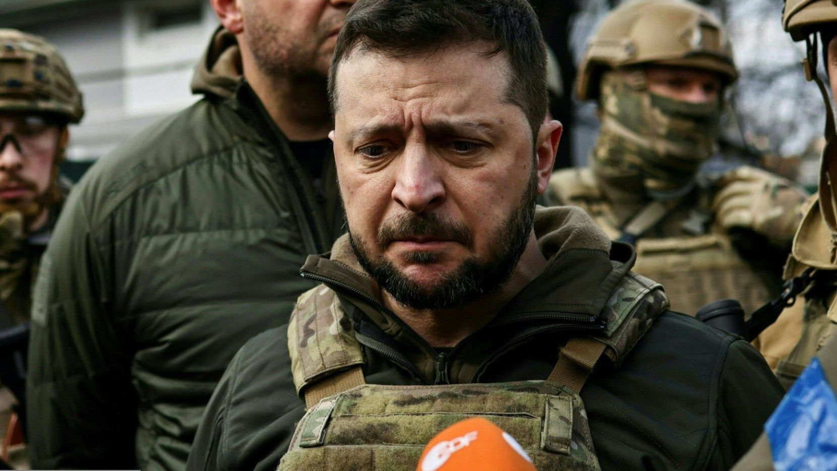 Prezydent Zełenski w wyzwolonej Buczy. Kwiecień 2022 roku