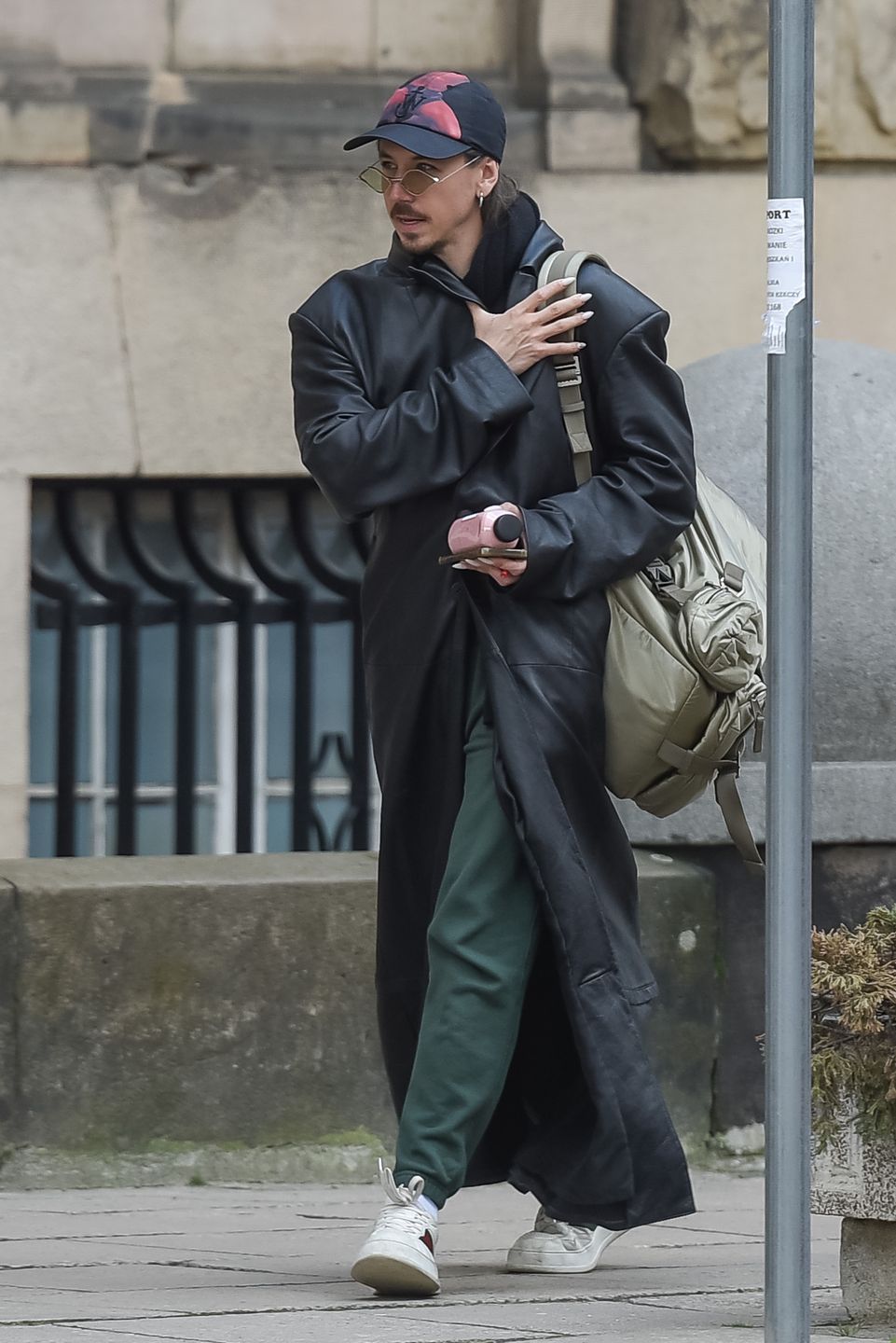 Michał Szpak wraca z siłowni