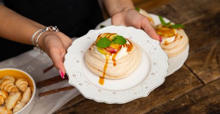 Mini Pavlova w jesiennym wydaniu. Na sam widok cieknie ślinka