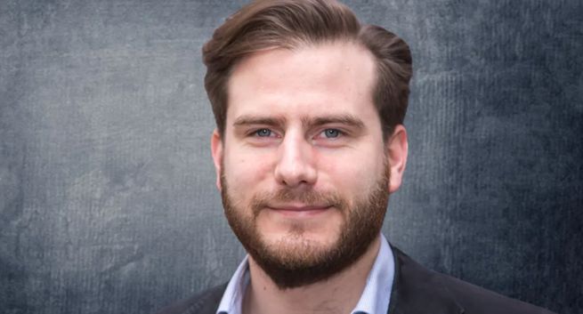 Jonathan Broughton research directorem w PlumResearch