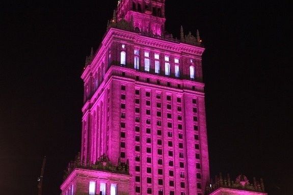 Dziś Pałac Kultury i Nauki zaświeci się na różowo