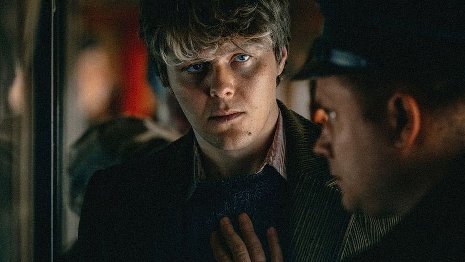 Jakub Gierszał jako Hans w filmie "Doppelgänger. Sobowtór"