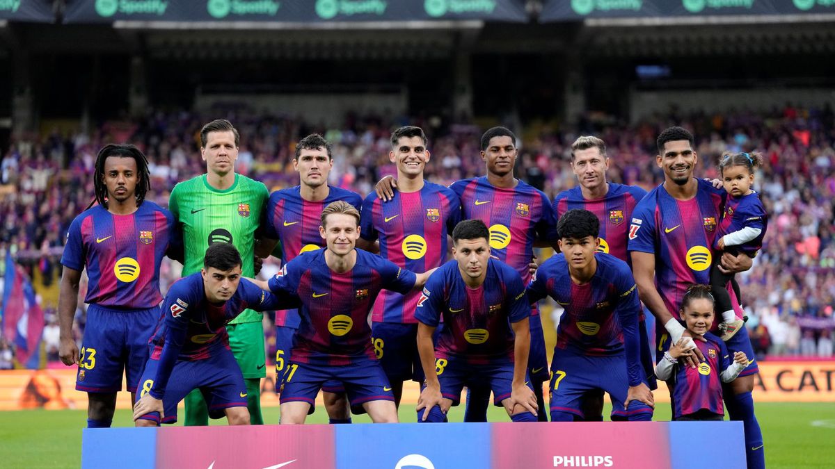 Getty Images /  Jose Breton/Pics Action/NurPhoto via Getty Images / Na zdjęciu: piłkarze FC Barcelony