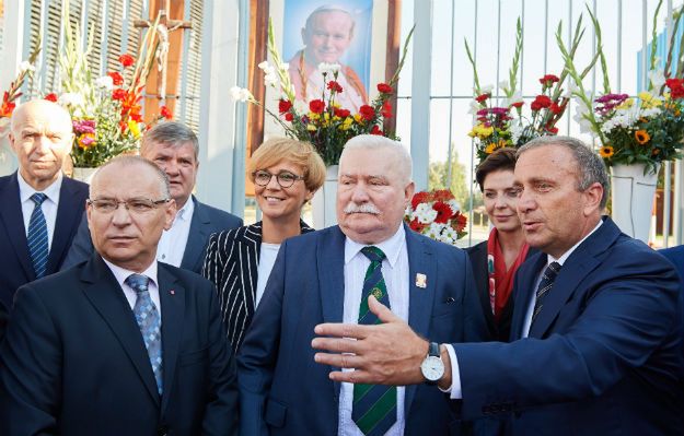 "Nawet biologia nie zakończy tej kłótni", "Lech Wałęsa sam się wyklucza" - trwa spór opozycjonistów