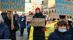 Sondaż: niewierzący chętniej pomagają uchodźcom. ''Taka wiara nie ma wiele wspólnego z nauką Kościoła''