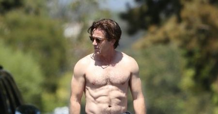 Dermot Mulroney: Ma 50 lat, ale formę i fantazję nastolatka