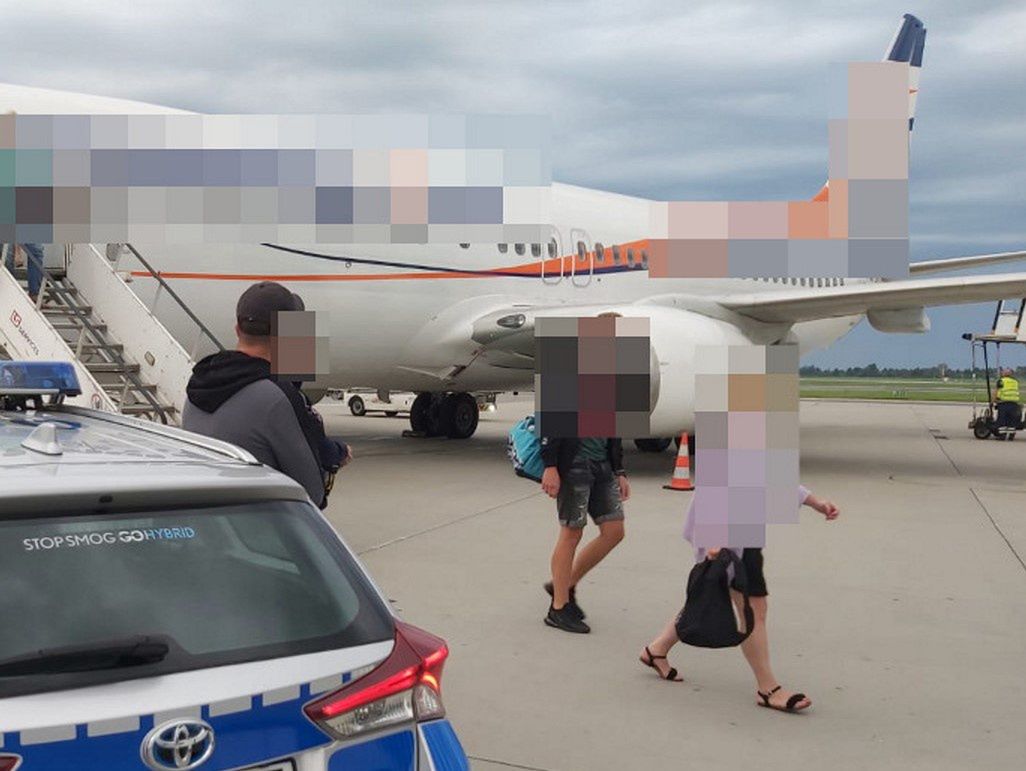 Warszawa. Policjanci zatrzymali podejrzanego na lotnisku 