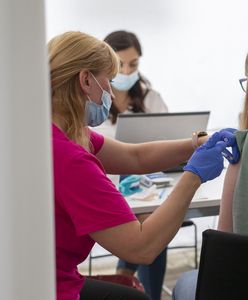 Koronawirus w Polsce. Ruszyła rejestracja na szczepienia trzecią dawką. Opcja dla osób 50+ i pracowników służby zdrowia