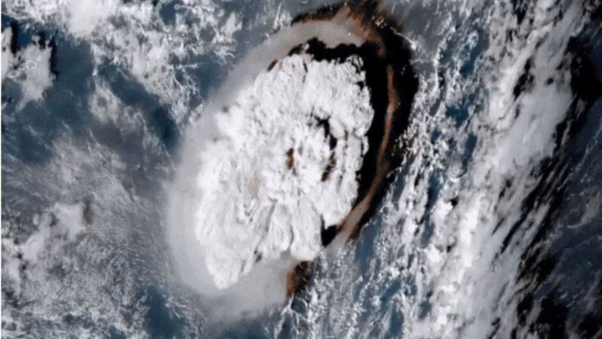 Potężna erupcja podwodnego wulkanu. Te zdjęcia ukazują siłę żywiołu 1