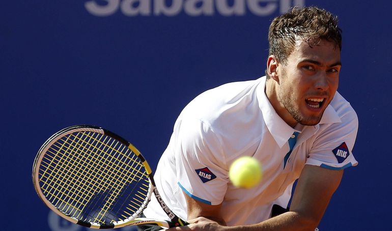 Janowicz w tym sezonie na kortach ziemnych rozegrał siedem meczów, a wygrał tylko dwa