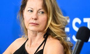 Pokazała wnuczkę przed kamerami. "Przez siedem dni jestem niedorosła"