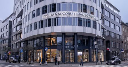 KNF ostrzega. Trzy nowe podmioty na "czarnej liście"
