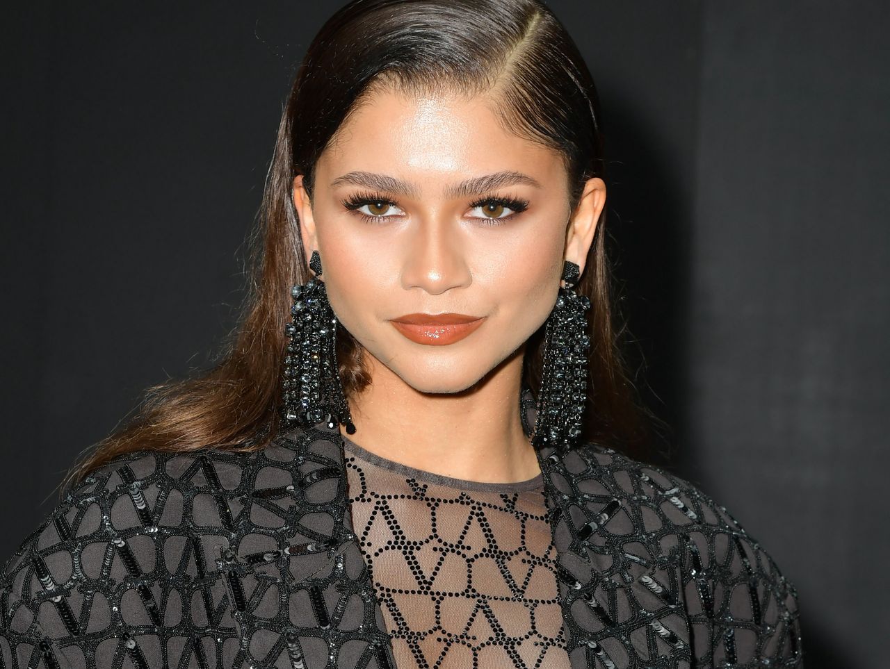 Zendaya w wielkim stylu zamyka Paris Fashion Week. Półprzezroczysta stylizacja zachwyca