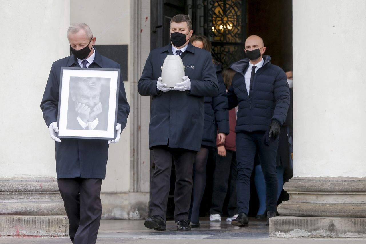 Krzysztofa Kiersznowskiego bliscy i fani pożegnali w czwartek. Urna z prochami aktora złożona została na cmentarzu w Komorowie koło Pruszkowa 