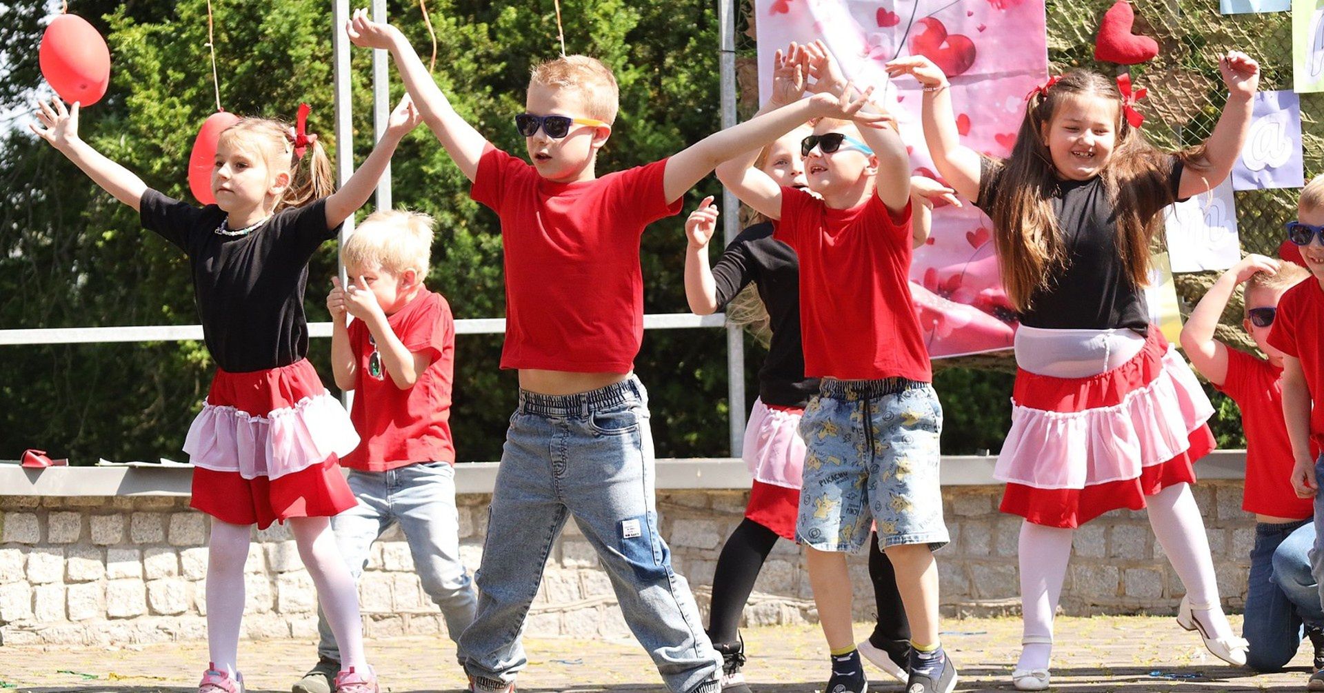 Święto Mamy i Taty w Przedszkolu Słoneczna Gromada w Śremie. Dzieci przygotowały program dla rodziców