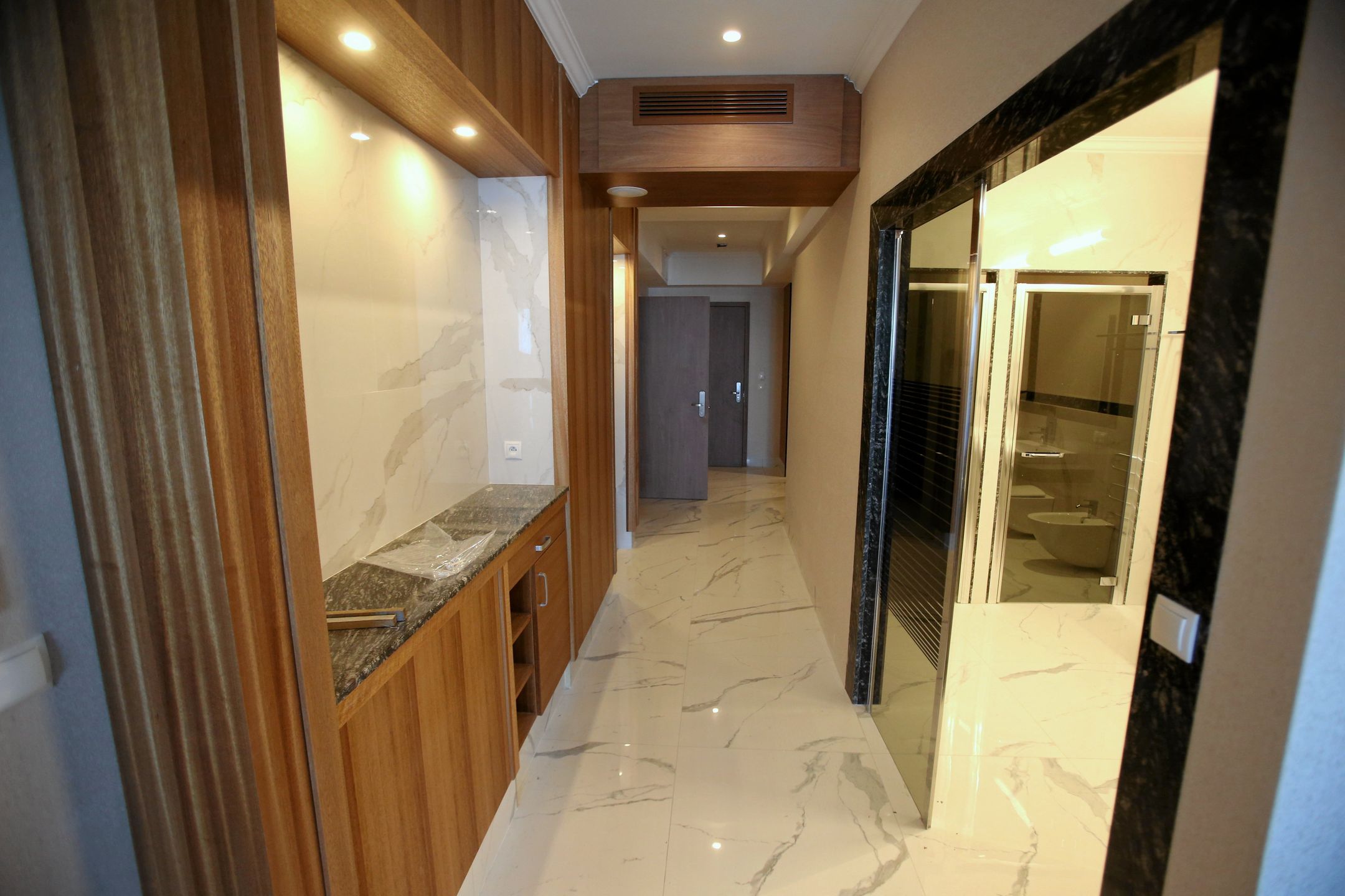 12.05.2022 - budowa hotelu, pokój gościnny