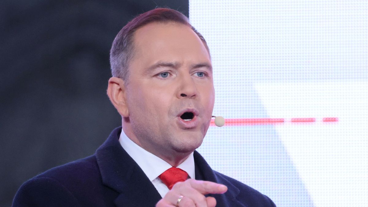 Debaty w Ko?skich
Fot. Pawel Wodzynski/East News, 11.04.2025. Konskie. Prezydencka kampania wyborcza. Sztab kandydata KO Rafala Trzaskowskiego zaprosil do przedwyborczej debaty w Konskich kontrkandydata - Karola Nawrockiego (PiS). Chec udzialu w debacie zglosili tez inni kandydaci. N/z odrebna debata TV Republika i telewizji wPolsce24 na Rynku w Konskich - Karol Nawrocki
Pawel Wodzynski