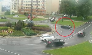 Driftował na rondzie w Kołobrzegu. Surowa kara dla kierowcy Mercedesa