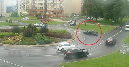 Driftował na rondzie w Kołobrzegu. Surowa kara dla kierowcy Mercedesa
