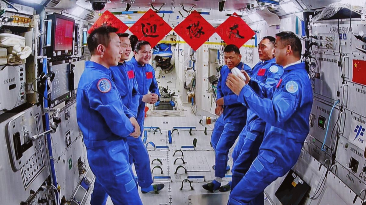 Załoga misji Shenzhou-20 dotarła na stację kosmiczną